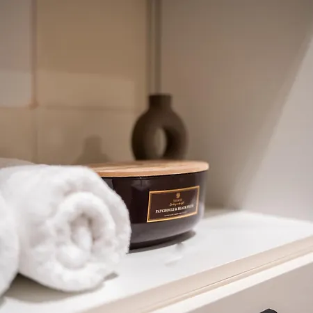 Llr Design - Satin Mood Im Zentrum Von Κόμπλεντς